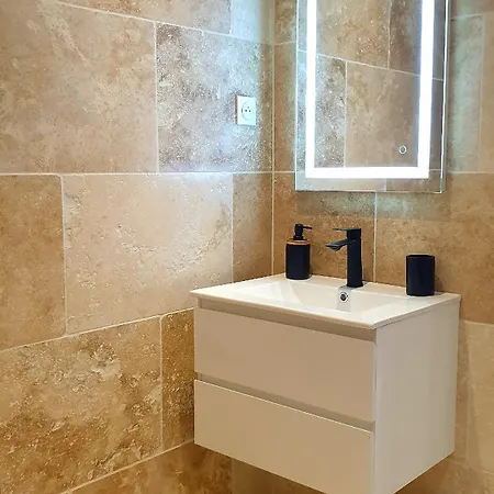 Les Sur La Colline - 28 M2 One Bedroom With Shared Pool *
