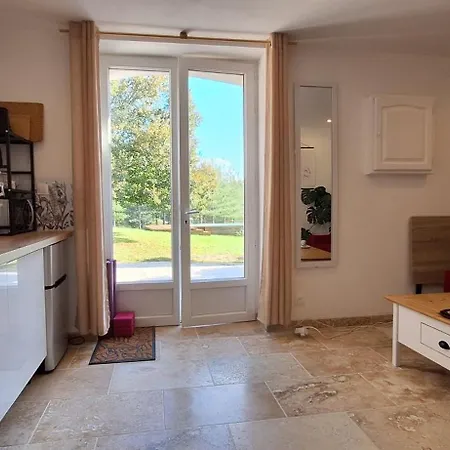 Les Sur La Colline - 28 M2 One Bedroom With Shared Pool *