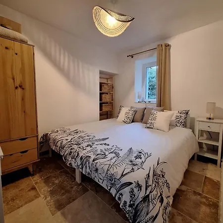 Les Sur La Colline - 28 M2 One Bedroom With Shared Pool Montignac-de-Lauzun