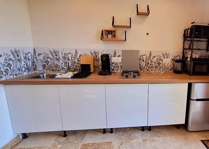 Vakantiehuis Les Sur La Colline - 28 M2 One Bedroom With Shared Pool