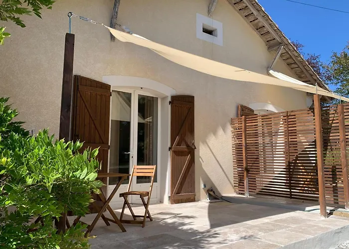 Vakantiehuis Les Sur La Colline - 28 M2 One Bedroom With Shared Pool *